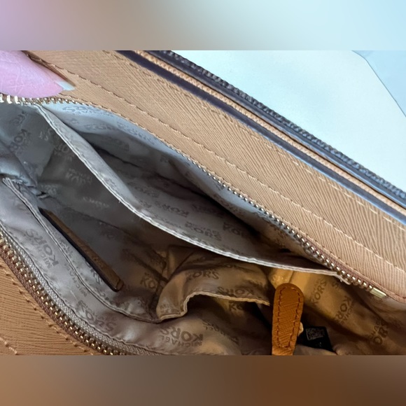 Michael Kors Hamilton Messenger Bag - EUC - Picture 10 of 10